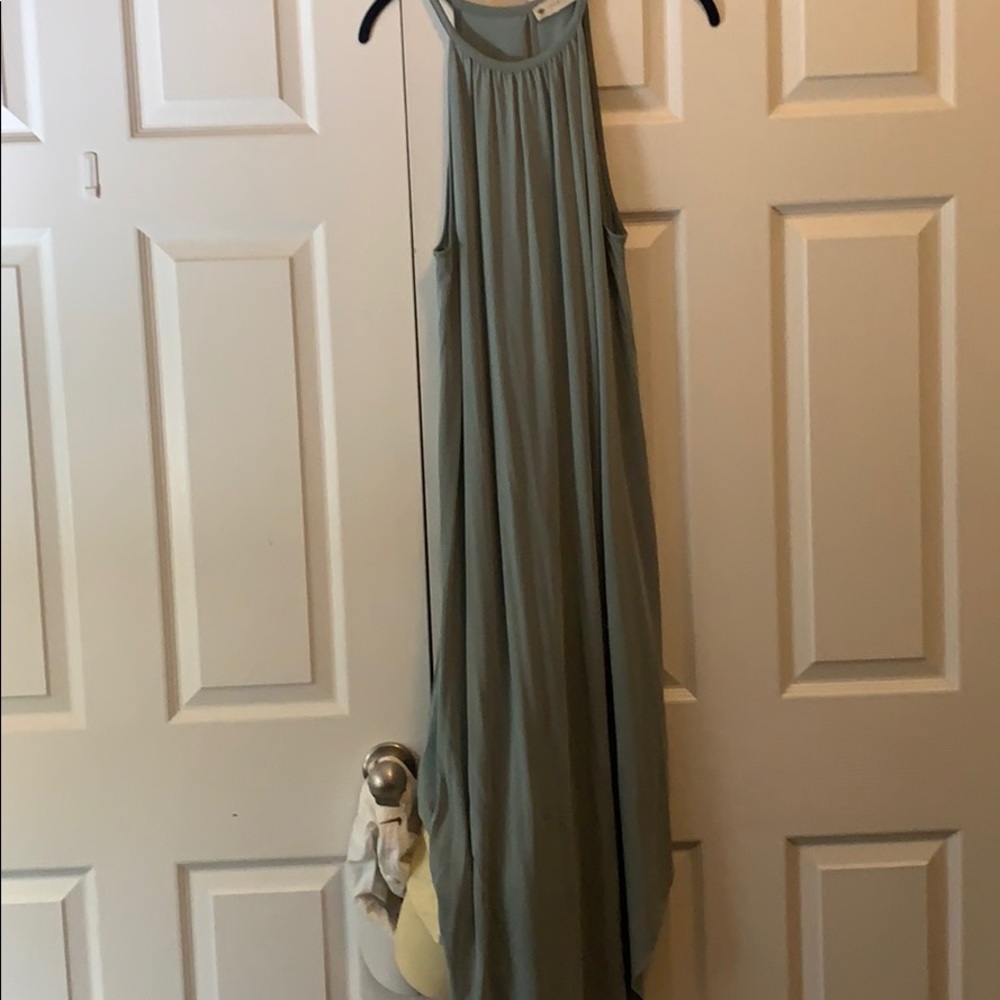 long green sleeveless dress